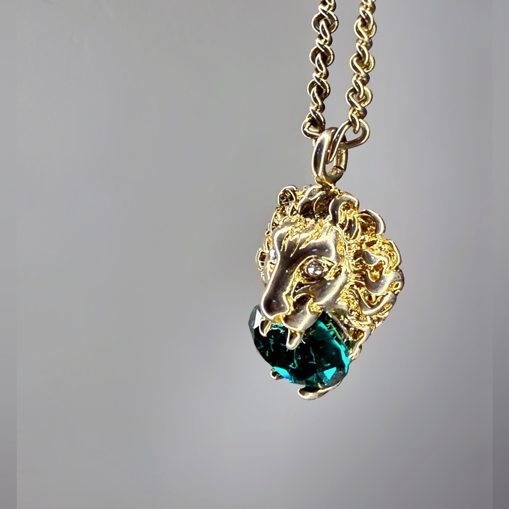 Gucci Lion Feline Pendant Necklace with Green Stone Cat - Picture 12 of 12